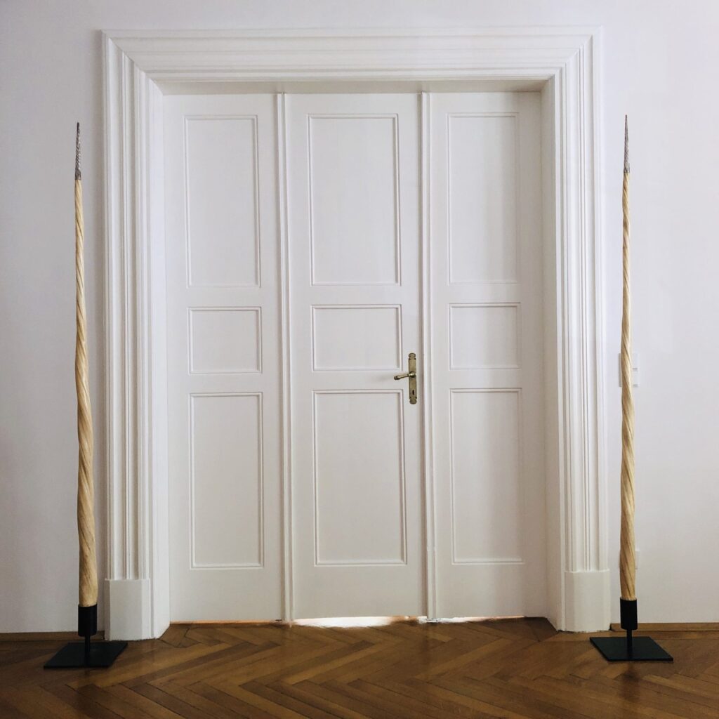 Paar antiker Narwal Zähne